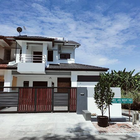 Just Austin Guesthouse Ипох Экстерьер фото